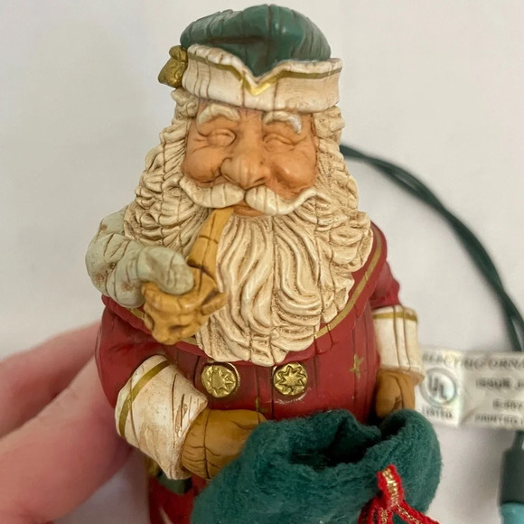 VTG Hallmark Keepsake Santa's Secret Gift Magic Musical Christmas Ornament 1997 - Picture 8 of 12